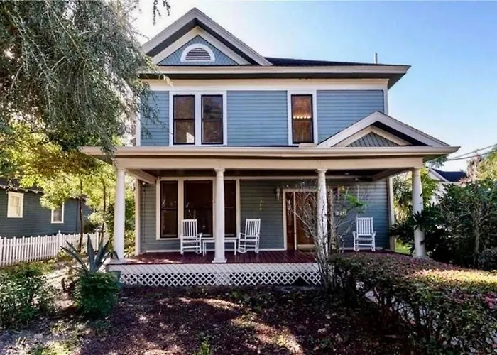 Nash House | Historic Downtown Retreat 3/1
