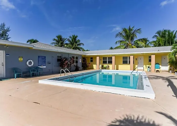 Lovely 1 Bedroom Steps From The Beach
