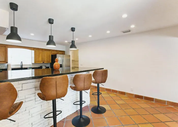 3Br Heated Pool Close To Beach
