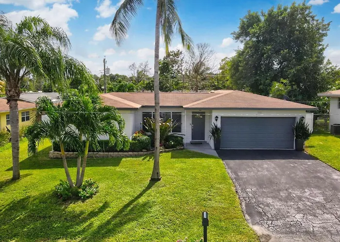 3Br 2Ba Heated Pool Home Pool Table Great Location