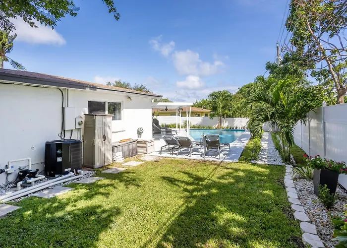 3Br 2Ba Heated Pool Home Pool Table Great Location