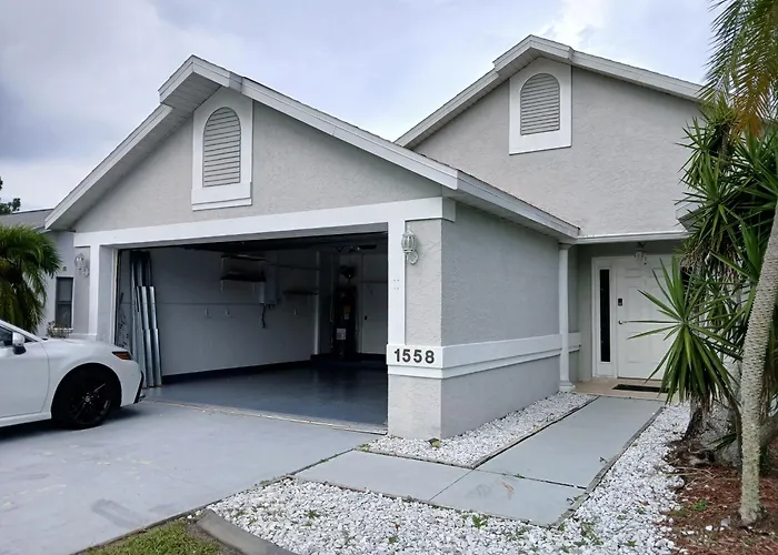 Punta Gorda Home, Sleeps 10