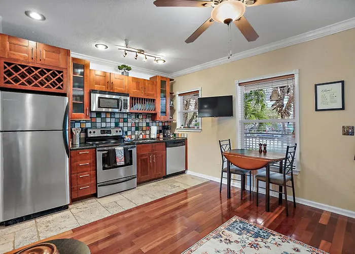 Zen Oasis Chic 1Bd Steps To Dtsp