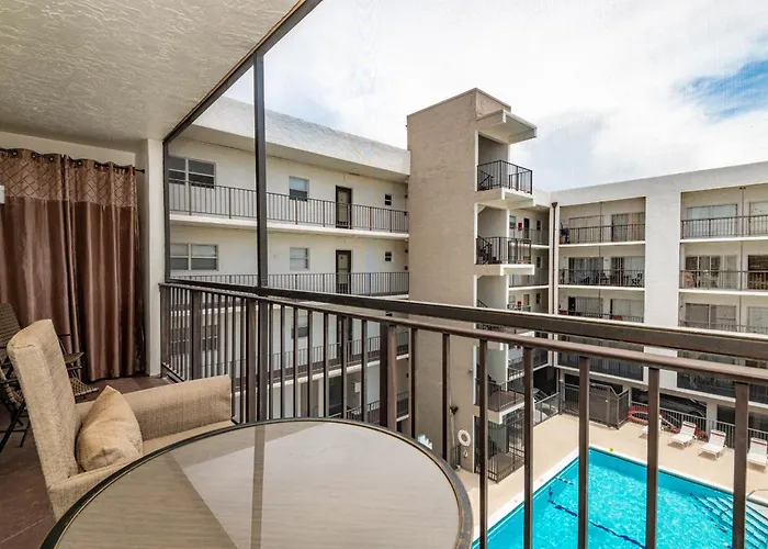 Amazing Condo 5 Minute Walk To The Beach!
