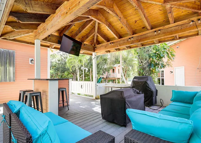 Palm City Home W/ Pool & Florida Room - Near Golf