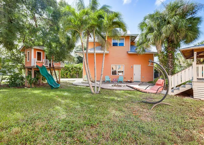 Palm City Home W/ Pool & Florida Room - Near Golf