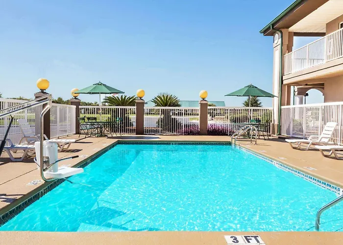 Super 8 By Wyndham Marianna I-10