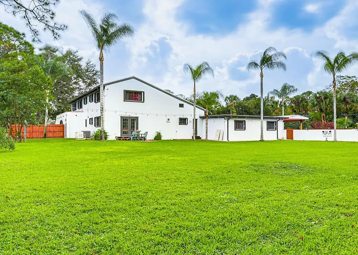 1 Mi To Boat Ramp: 'The Islander' Home W/ Yard