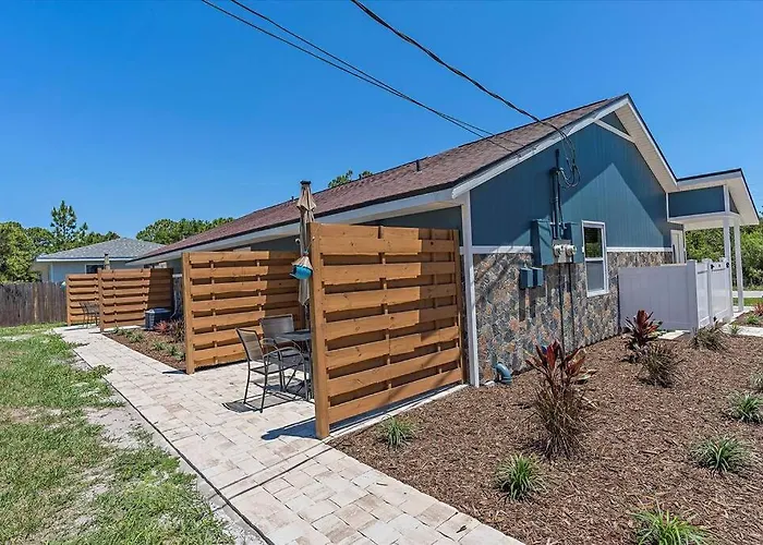 Renovated, Cozy 2 Bedroom