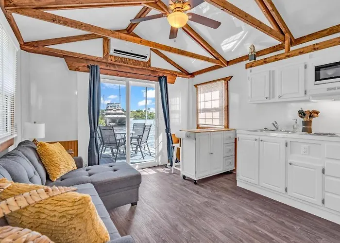 Key Colony Aqua Lodges