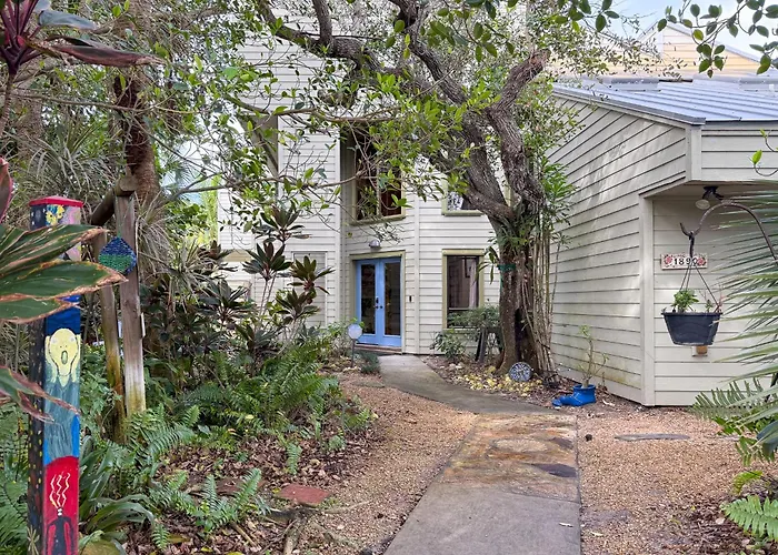 Beach Paradise Getaway - 200Ft From Beach!