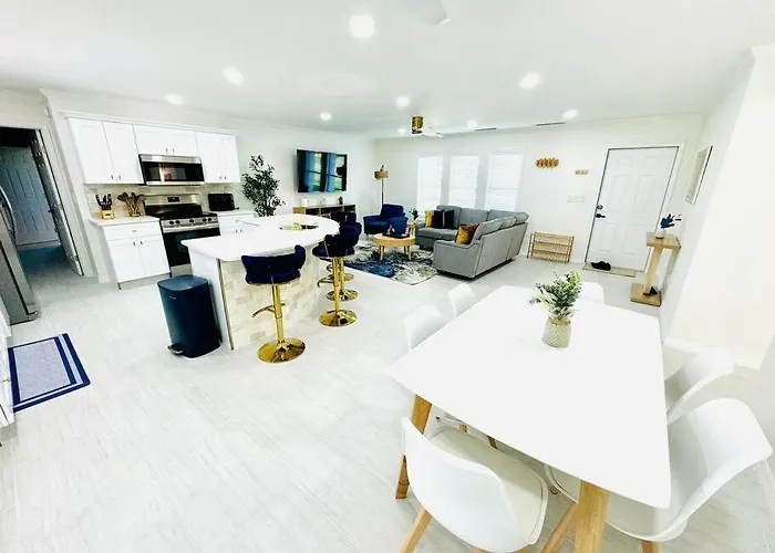 Coral Breeze - Remodeled Pool Game Room For 8!