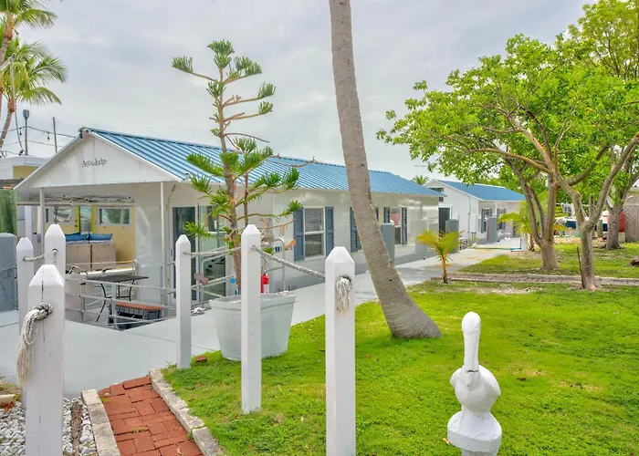 Aqua Lodges At 47Th Street