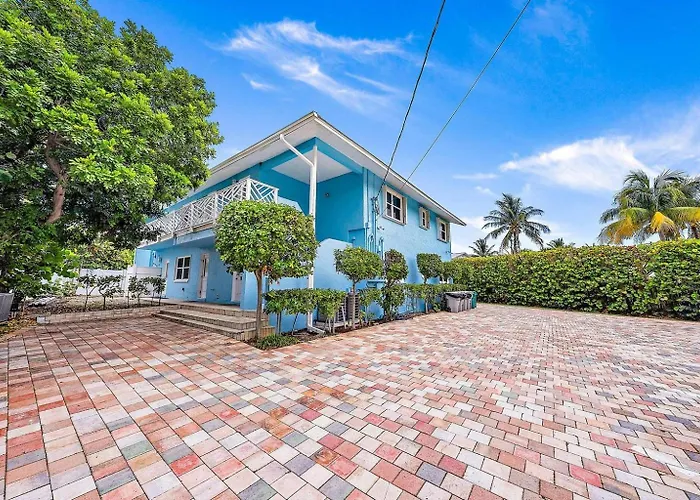 Elevated Ocean Views - 2 Bd - Walk To The Beach