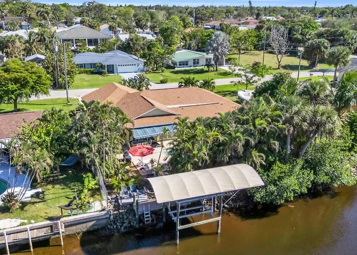 Heated Pool & Spa Home On A Scenic, Gulf Access Canal -Close To Bonita Beach!