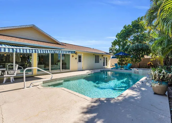 Heated Pool & Spa Home On A Scenic, Gulf Access Canal -Close To Bonita Beach!