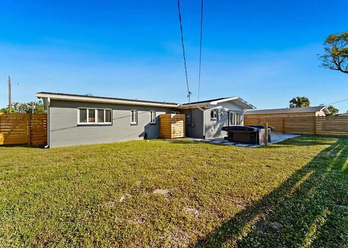 Luxury Design, Hot Tub, Close Proximity To Beach