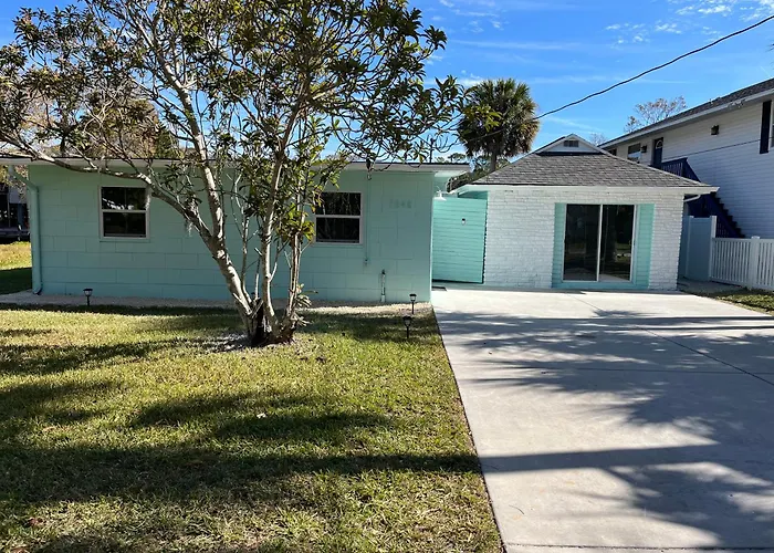 Weeki Wachee Retreat Canal Home With Hot Tub Kayaks Canoe And Boat With Trolling Motor Included