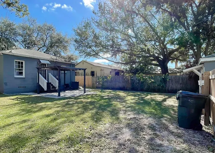 Walkable Dixieland District Gem With Yard