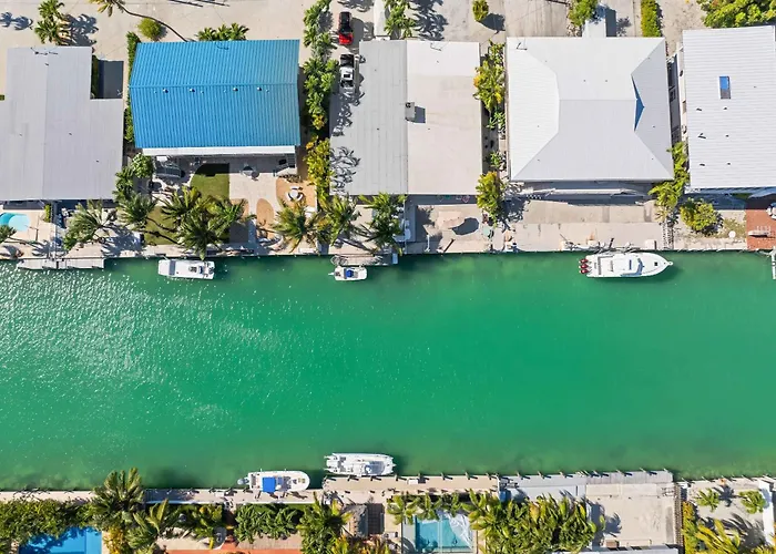 Seabreeze Cove Waterfront Gem 38 Foot Dock Cabana Club
