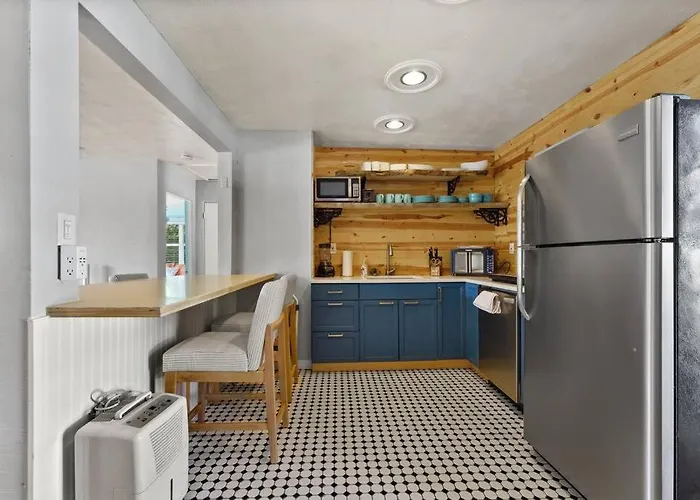 10 Min Lido Key Beach ~Coastal Cabana Hideout