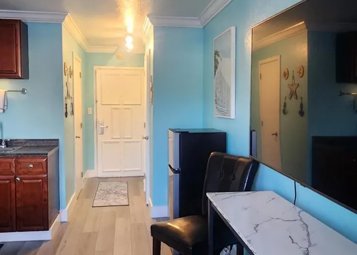 Beach, Boat, And Shopping -- Studio Apartment