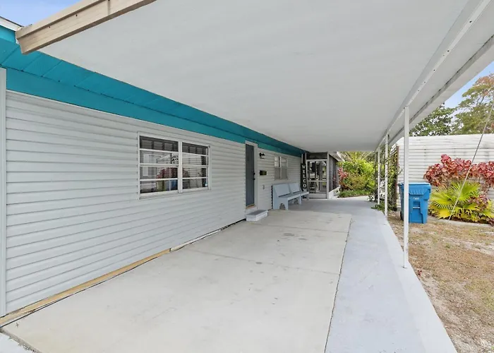 The Hideaway At Weeki Wachee