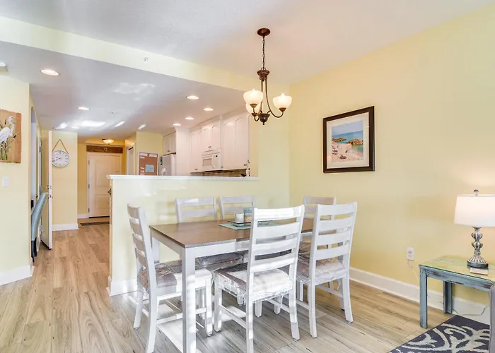 Waterfront Condo W/ Water Park, Walk To The Beach!