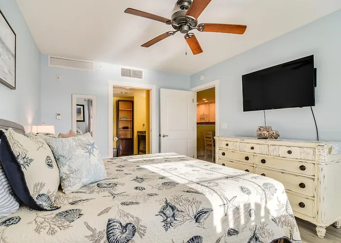 Waterfront Condo W/ Water Park, Walk To The Beach!