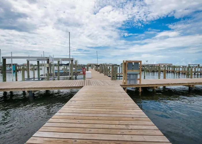 Cozy Bayfront Condo