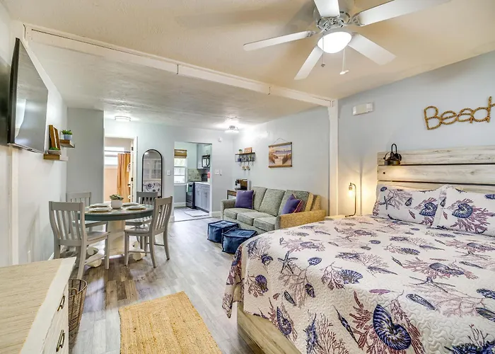 Half-Mi To Ocean: Cape Canaveral Beach Hideaway!
