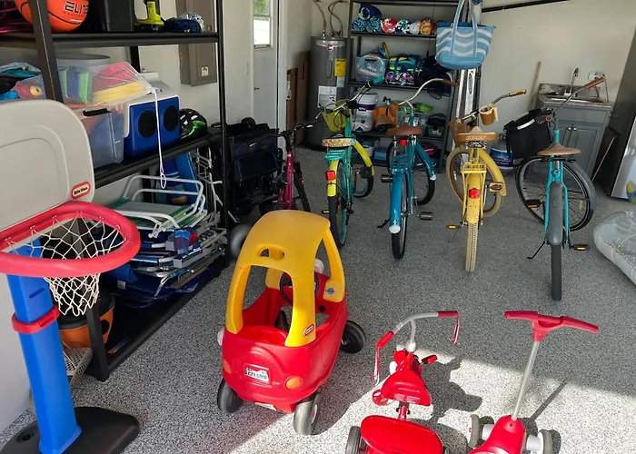 Family Oasis! Heated Salt Water Pool -Renovated-Great Central Location-Beach Gear-Free Bikes!