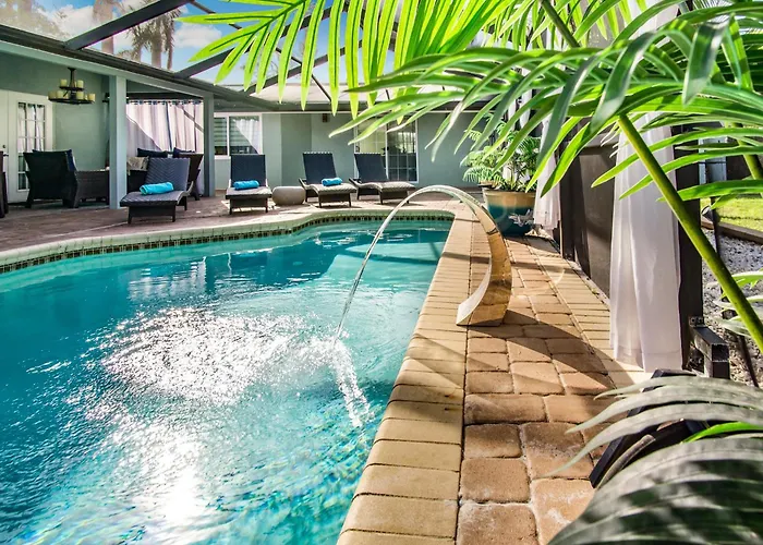 Beach Cottage With Heated Pool Just Off Siesta Key