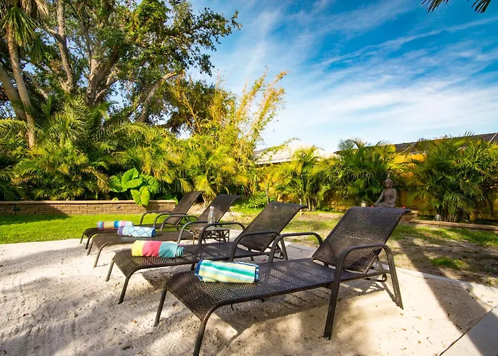 Beach Cottage With Heated Pool Just Off Siesta Key