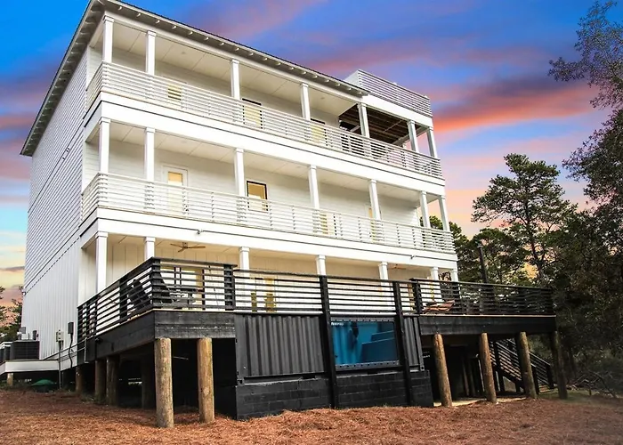 Sleeps 30, Movie Theater, Unique Pool, Golf Cart