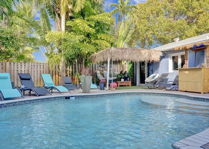 Kiki 3 - Men'S Clothing Optional Guest Houses