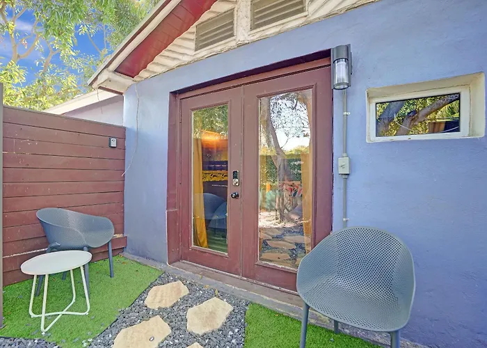 Kiki 2 - Men'S Clothing Optional Guest Houses