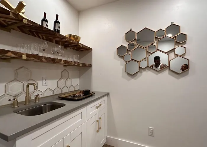 Fully Furnished Executive Housing - Whole House - Mabry Manor