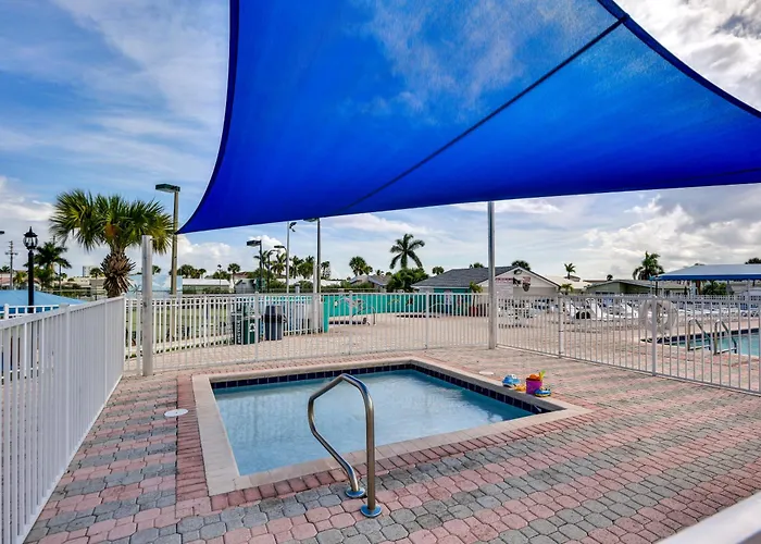 Waterfront Nettles Island Beach House: Pool Access