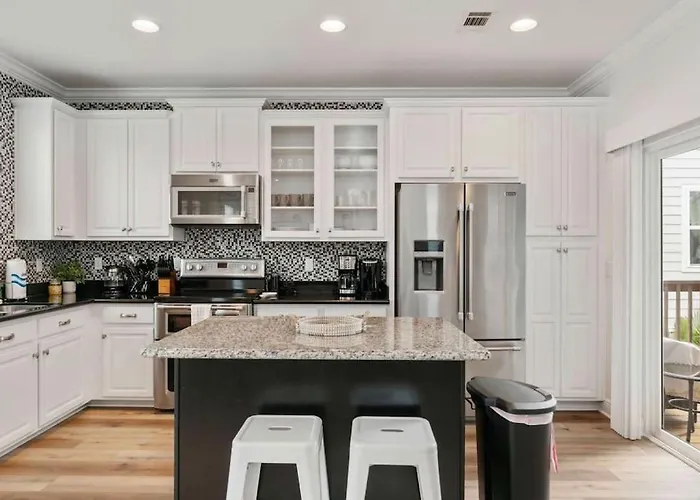 Beautiful 4 Bedroom Near Rosemary Beach!