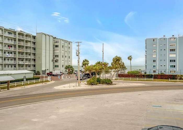 Luxury 2Br Oceanfront Condo With Rooftop Patio, 2 Minute Walk To The Beach!