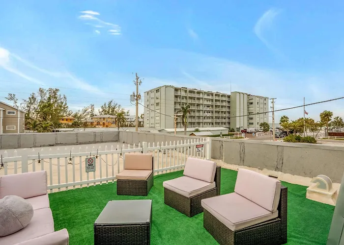 Luxury 2Br Oceanfront Condo With Rooftop Patio, 2 Minute Walk To The Beach!