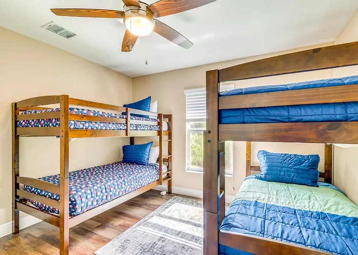 5 Mi To Weeki Wachee Springs! Poolside Retreat