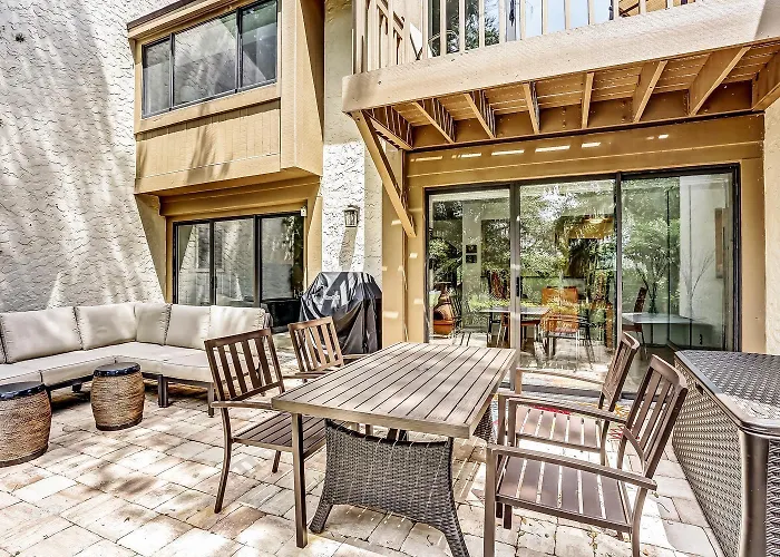 2054 Beach Wood