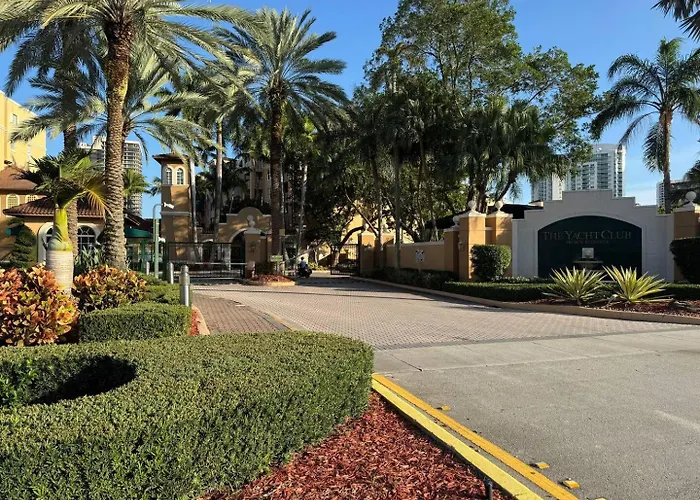 Urban Luxe Aventura 22 Retreat