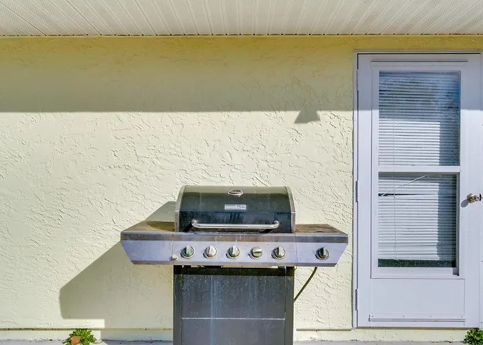 Fishing Dock & Grill: Pet-Friendly North Port Home