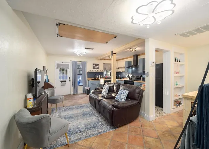 Kemp Estate Carriage House | Downtown Ocala 2/1