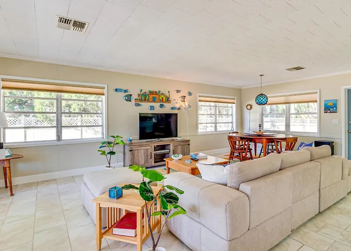 Dock + Lanai: Riverview Homosassa Escape!