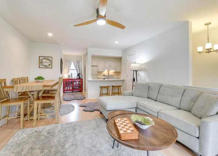 'Almond Grove Cottage' W/ Patio: Walk To Beach!