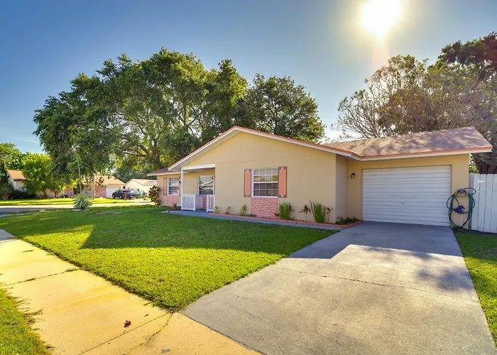 7 Mi To Satellite Beach: Melbourne Home W/ Yard